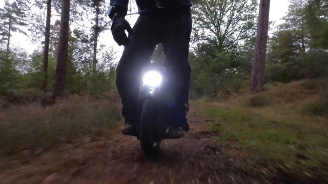 Kingsong S18 - Autumn Forest Ride смотреть онлайн