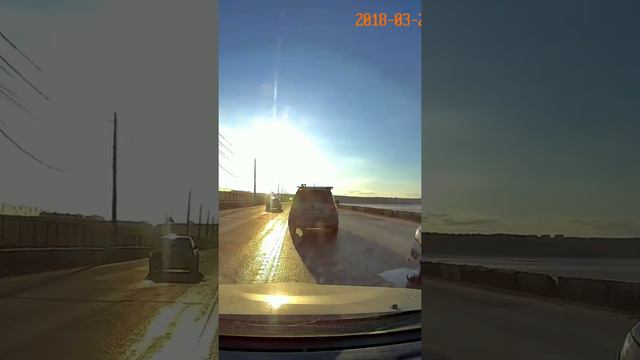 Лада Калина против бетонной плиты, будет аккуратнее в гололёд! смотреть онлайн