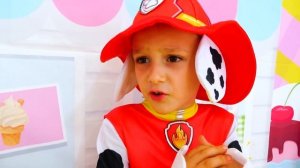 Никита играет в магазин мороженого