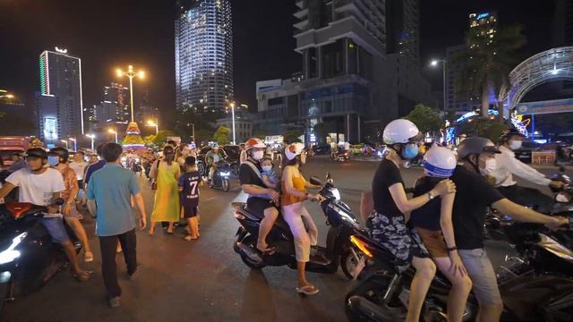 Vietnam Walking Tour, Nha Trang Beach at Night | 4k Walking смотреть онлайн