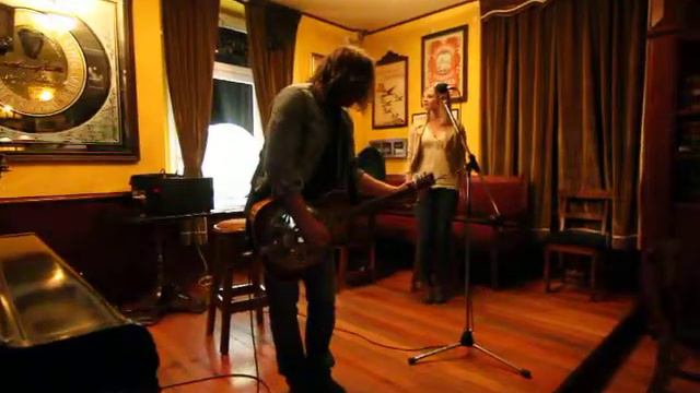 Joe Colombo & Kasia Skoczek @ Trinity Pub Lugano смотреть онлайн