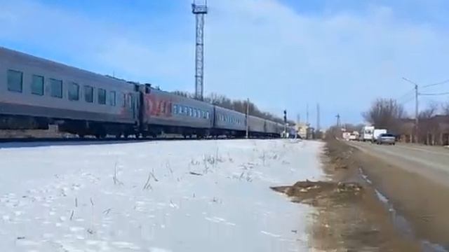 ТЭП70БС-237 с пассажирским поездом Адлер-Ставрополь следует на перегоне Палагиада-Ставрополь. смотреть онлайн
