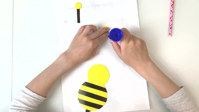 ТВОРЧЕСТВО ДЛЯ ДЕТЕЙ / Поделка из цветной бумаги ВЕСЕЛАЯ ПЧЕЛКА смотреть онлайн