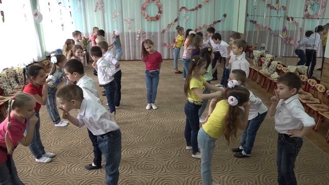 Любимым мамам. Танец детей подготовительнй группы МБДОУ № 276 г.Ростова-на-Дону смотреть онлайн
