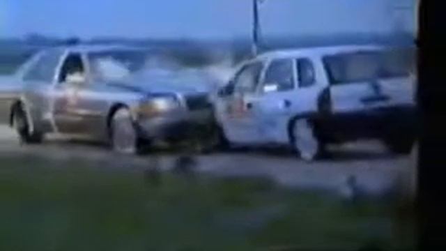 Mercedes W140 crash test, extract. (no audio) смотреть онлайн