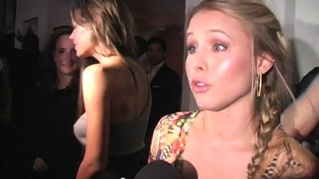 Kristen Bell And Andy Samberg Go Green смотреть онлайн