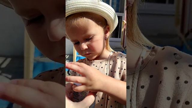 Полюся начинает ходить в сад. Август, 2г11м смотреть онлайн