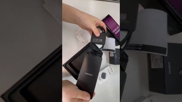 Samsung S21 Ultra 5G , наушников Galaxy Buds Pro и метки SmartTag