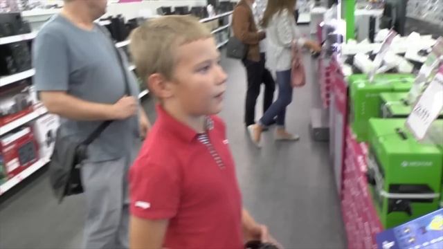 VLOG: Как мы ЭПИЧНО не купили PS4 в Media Markt и М.Видео УФА.Playstation 4 смотреть онлайн