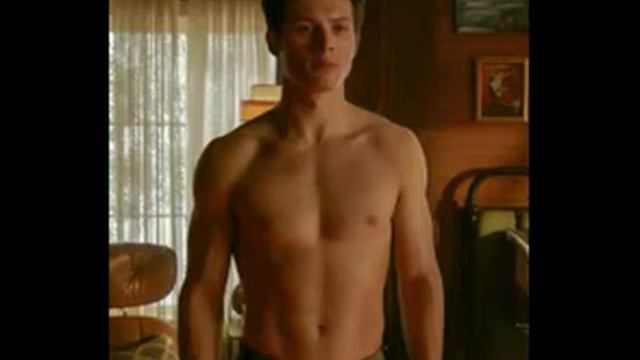 Addicted (Leo Howard Video) смотреть онлайн