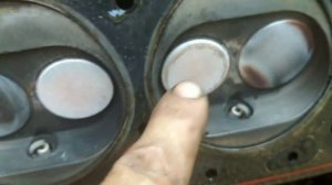 Компрессия 6 в одном из цилиндров. Снял ГБЦ.