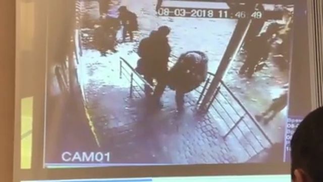 Возле Маркетопта сосулька упала на голову мальчику смотреть онлайн