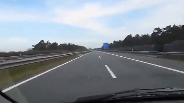 Fiat Panda vs Corvette смотреть онлайн