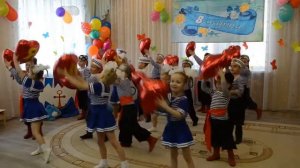 Танец - вход на праздник с шарами сердечками под песню "Мама дорогая"