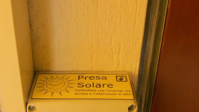 Sistema fotovoltaico con inversor MPPT de 24 voltios y acumulación AGM para refrigerador solar