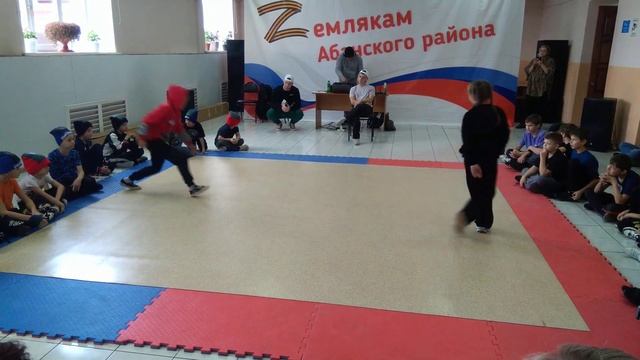 Брейкинг соло 7-9 лет - Батл 2 - п.Абан "АРТ-КВАДРАТ 2023" смотреть онлайн