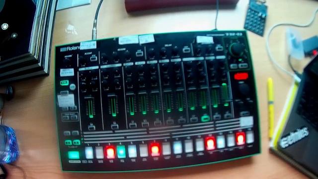 ROLAND TR-8 (only) Jamming. HQ Audio смотреть онлайн