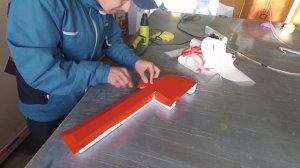 Наружная реклама из гибкого неона с контражуром. Сборка неоновой вывески из объемных букв и логотип