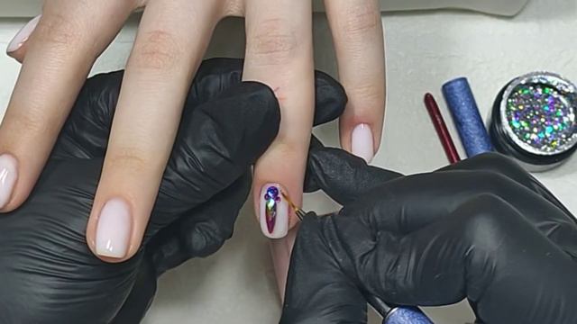 Маникюр / Крепим стразы на базу / Архивное видео смотреть онлайн