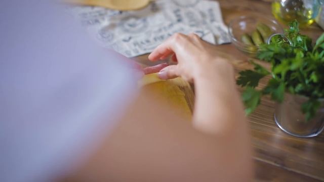 Сочные куриные грудки с ветчиной и сыром (Рецепты от Easy Cook) смотреть онлайн