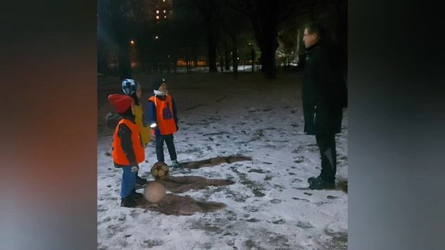 Тренировка с футбола на улице смотреть онлайн