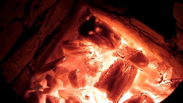 Угли в печи 10 часов тлеют и потрескивают. Видео для отдыха. Заставка на большие экраны ☀SunVideo смотреть онлайн