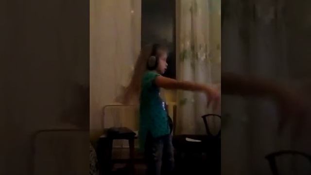 Танец от Юли под песню Круче всех смотреть онлайн