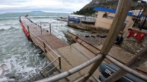 Смыло ли ПЛЯЖ в Новом Свете? Крымская погода весной. Опять волнуется море!