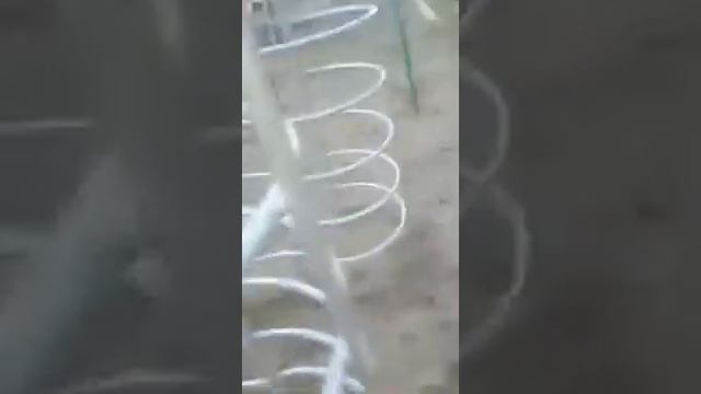 Гуляем на площадке в школе^_^? смотреть онлайн