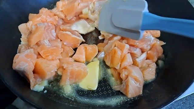 Быстрый УЖИН паста с лососем в сливочном соусе / pasta with salmon in cream sauce смотреть онлайн