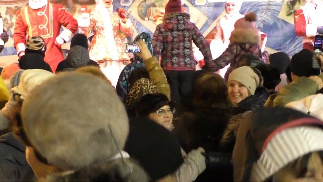 Фольклорный ансамбль "Услада" - Ой, снег-снежок @ Красная площадь 08.01.2016 смотреть онлайн