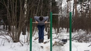 Медленный выход силой на две руки
