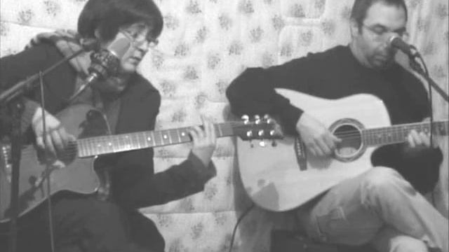 2ofUs playing The Beatles "And I Love Her" смотреть онлайн