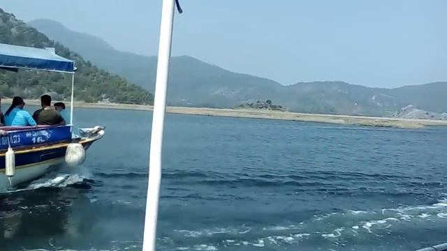 Караван из лодок. Турция смотреть онлайн