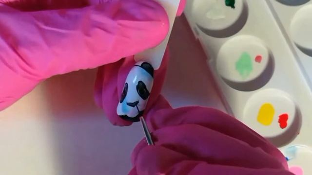 Рисуем панду гель-лаками на ногтях смотреть онлайн