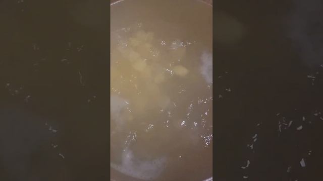 грибной супчик лёгкий,в фарш для фрикаделек добавила шампиньоны(фарш куриный)