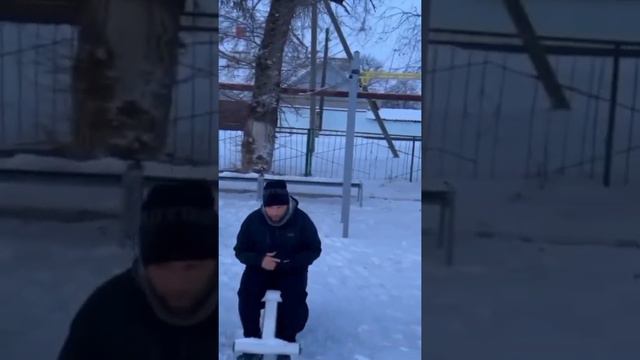 В САРЫ-ТЮЗЕ В -13 ТОЛЬКО НА РЕКУ ХОДИТЬ ЗЕ В -13 КУПАЮТСЯ В РЕКЕ смотреть онлайн