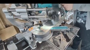 Юстировка торцовочной пилы Makita LS 002