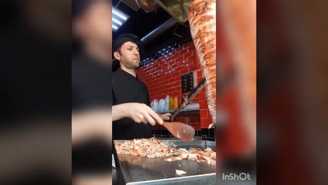 Режу мясо для шаурмы #shaurma #шаверма #видео #донер #супер Как резать мясо для шаурмы 💛😉 #vidio смотреть онлайн