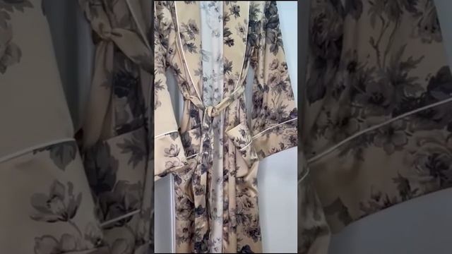 Платье-халат N 21. Стоимость 112.500 руб. Цена со скидкой 29.000 руб. Доставка по всей России смотреть онлайн