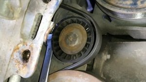 Как поменять ремень генератора на Рено (1,6 16V K4M). How to change the alternator belt to Renault