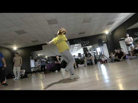 Брейкданс батл ↔ Дети 10-13 лет ↔ Met vs Ryzhaya ↔ 1'8 ↔ WHO IS WIN #whoiswin #bmvideo смотреть онлайн