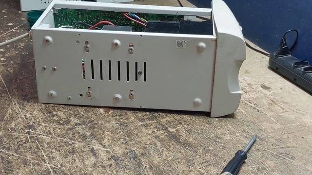 COMO TROCAR BATERIA DE NOBREAK TS SHARA UPS1300VA NÃO SEGURA CARGA FICA APITANDO DESLIGA (RESOLVIDO