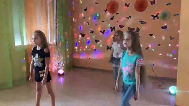 Шоу талантов в городском летнем лагере смотреть онлайн