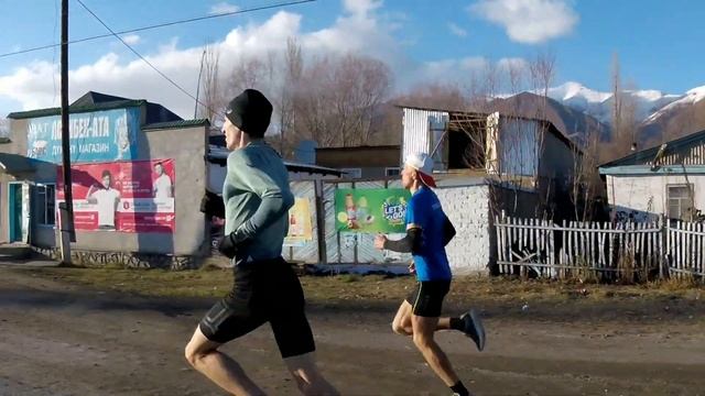Жесткая тренировка в Киргизии. #БеговыеБудни Чемпиона России по марафону смотреть онлайн