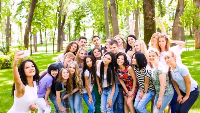 Мы дети солнца, а дети солнца должны нести тепло и свет. смотреть онлайн