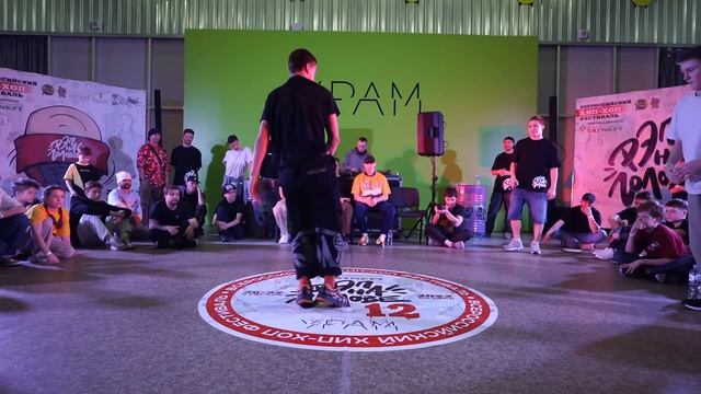 Jimmy vs Gekkon | 1X1 KIDS PRO | РЭП НА ГОЛОВЕ 12 смотреть онлайн