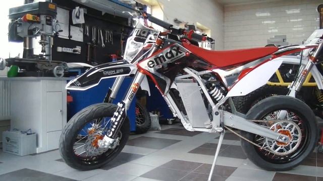 Emax DWX Demo смотреть онлайн