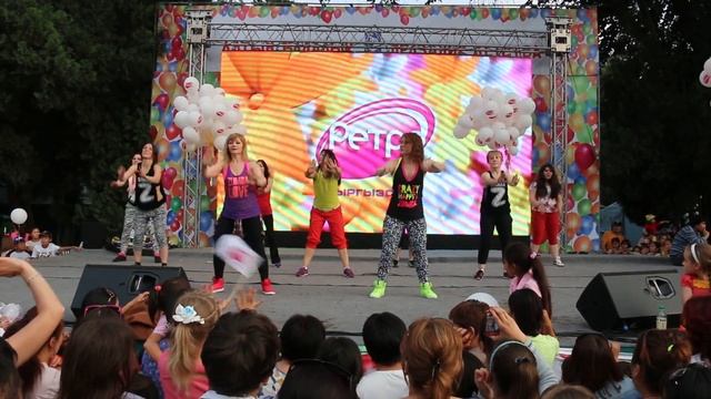 C'est D'la Bombe Tony Mandell - Zumba with Svetlana Korsunova&Veronica Chechina смотреть онлайн