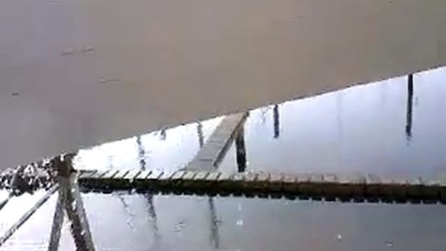 Houten Scherenkruiser proberen vol te krijgen met water............ lukt nog steeds niet. смотреть онлайн